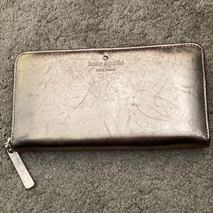 🐕🐕‍🦺🐩ACCEPTING OFFERS🐩🐕‍🦺🐕🦮Gold Kate Spade wallet